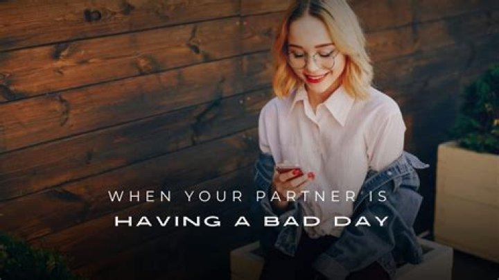 10 Helpful Texts to Send Someone When They're Having a Bad Day