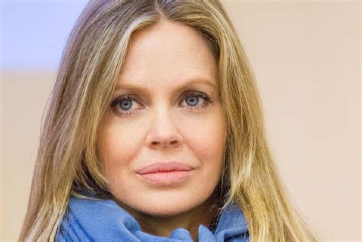 12 Astounding Facts About Kristin Bauer Van Straten