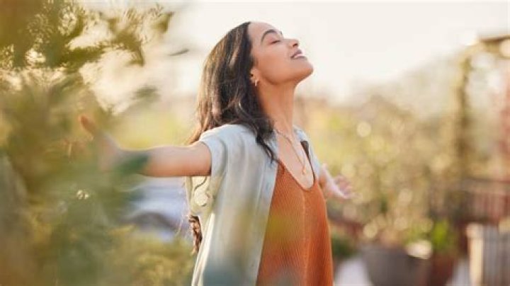 12 Tiny Habits Of Unbothered People That Make Them Absolutely Unstoppable
