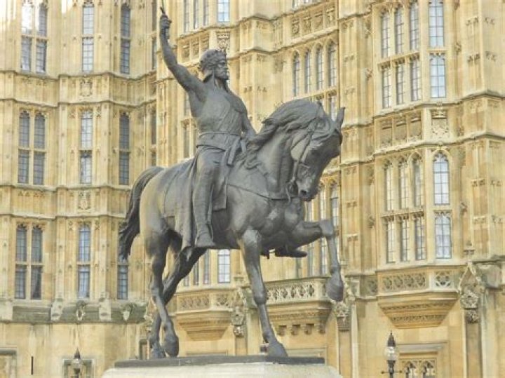 15 Captivating Facts About The Richard The Lionheart Statue
