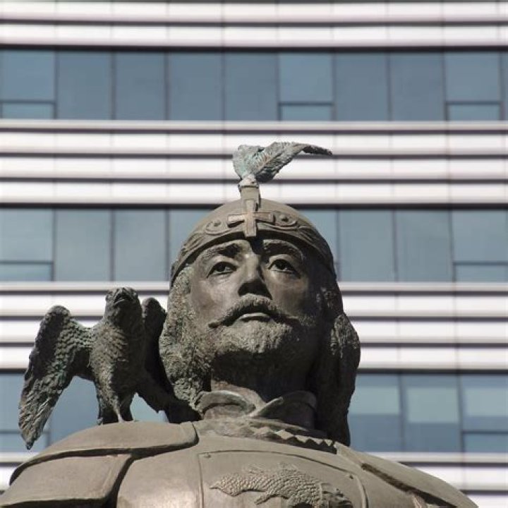 15 Fascinating Facts About The Marco Polo Statue