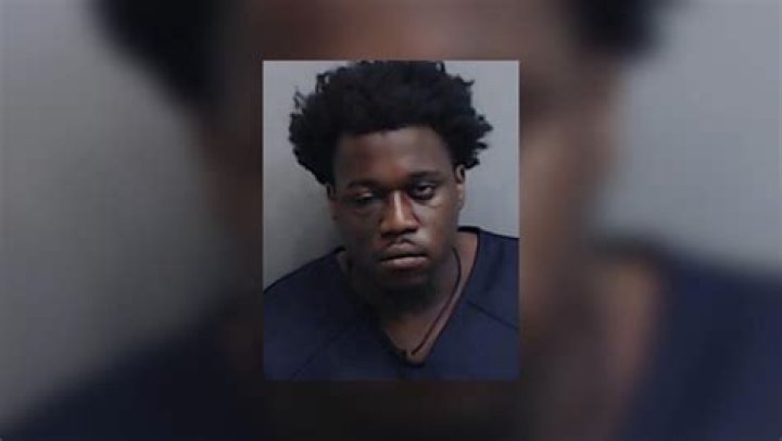 2 killed after Range Rover speeds through light, hits car in Atlanta