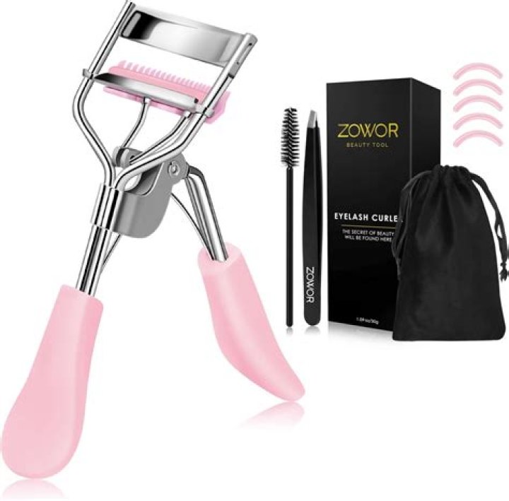 20 Best Lash Curlers For Extra-Long Lashes