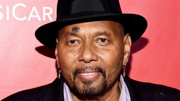 21 Astounding Facts About Aaron Neville