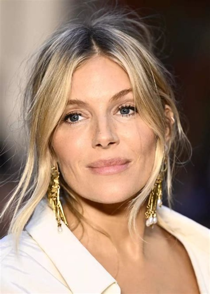 30 Face-Framing Layers Haircut Ideas