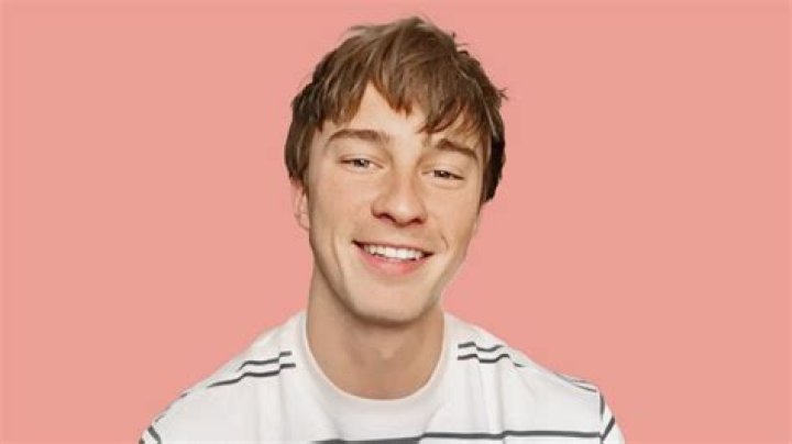 41 Facts about Drew Starkey