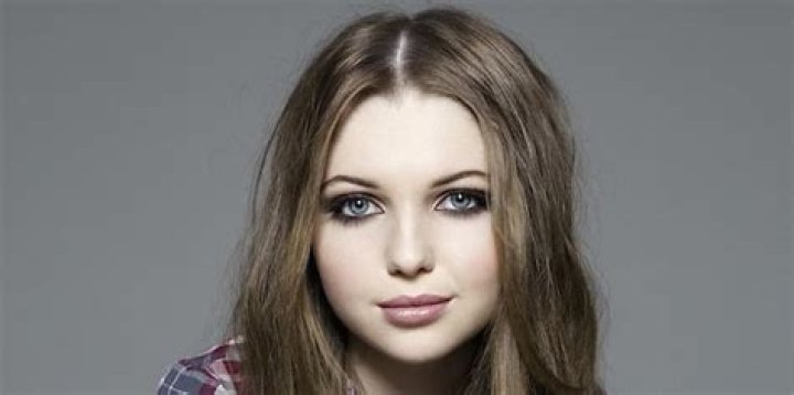 42 Facts about Sammi Hanratty