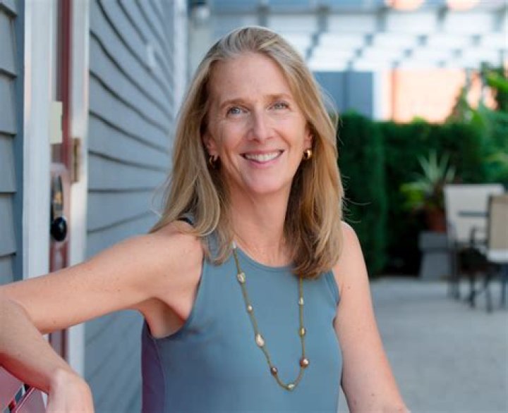 5 Reasons Why He Won't Commit But Still Won't Let You Go | Mitzi Bockmann