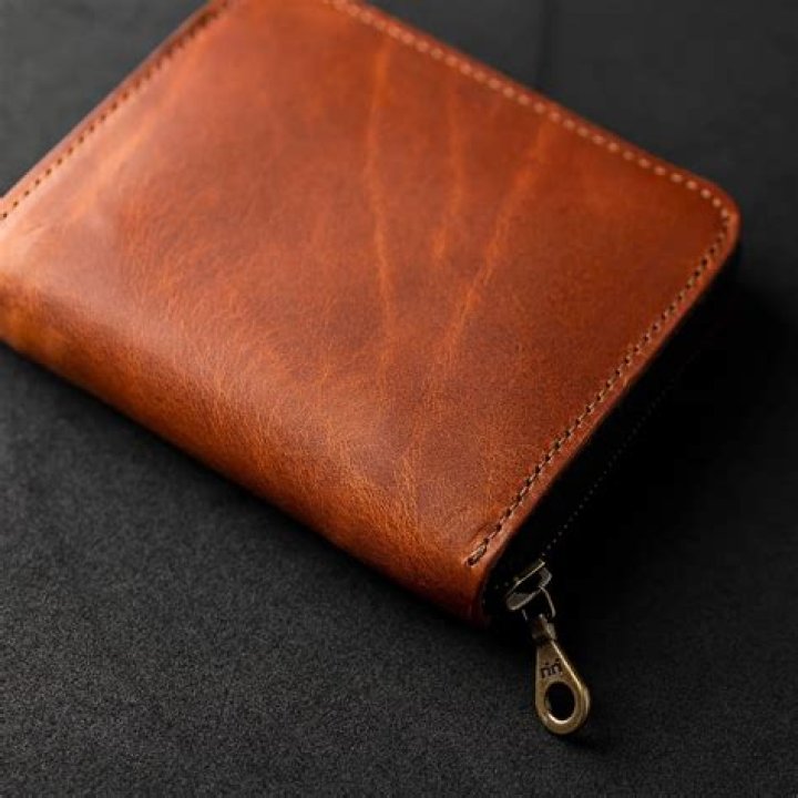 7 Best Zipper Wallets For Men