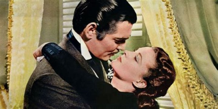 8 Most EPIC Black-And-White Romance Movies In Classic Cinema