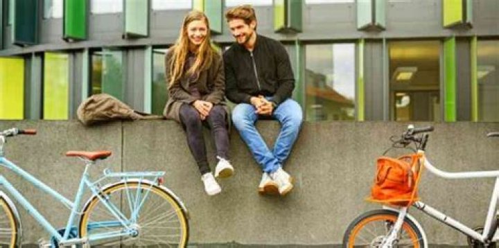 8 Reasons The Person You Love Is Suddenly Acting Guarded Around You