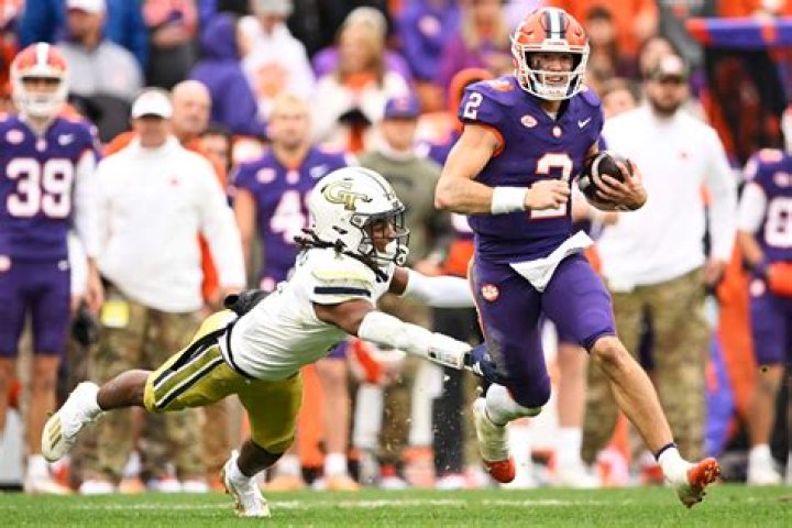 A recruiting class at a crossroads: Evaluating the top QBs from the 2022 cycle