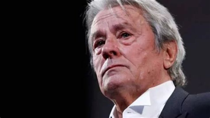 Alain Delon asks to undergo assisted suicide and writes a farewell message