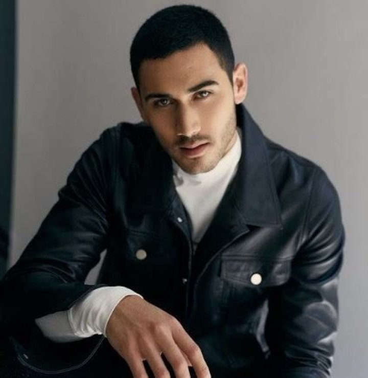 Alejandro Speitzer Biography, Height, Girlsfriend, Wiki & More