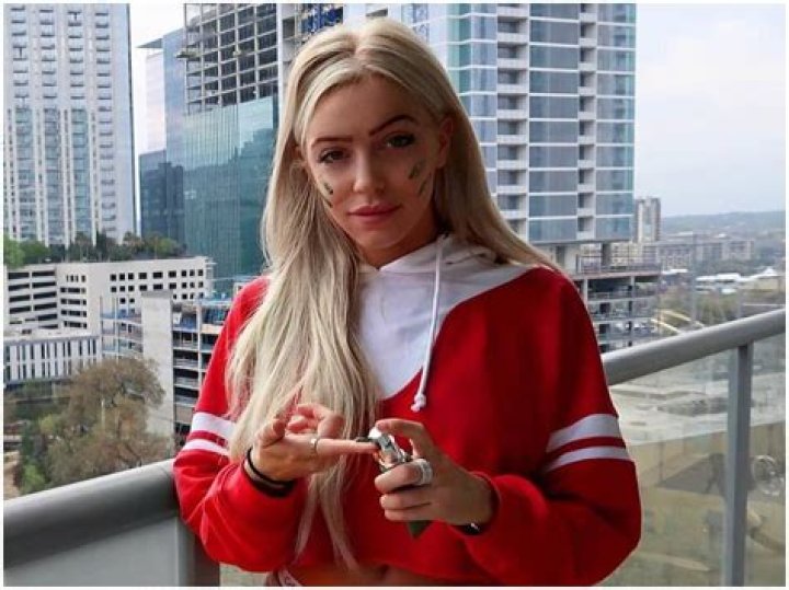 Alex Cooper Biography, Age, Height, Boyfriend, Net Worth