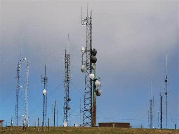 All major phone networks in the UK are having service issues right now