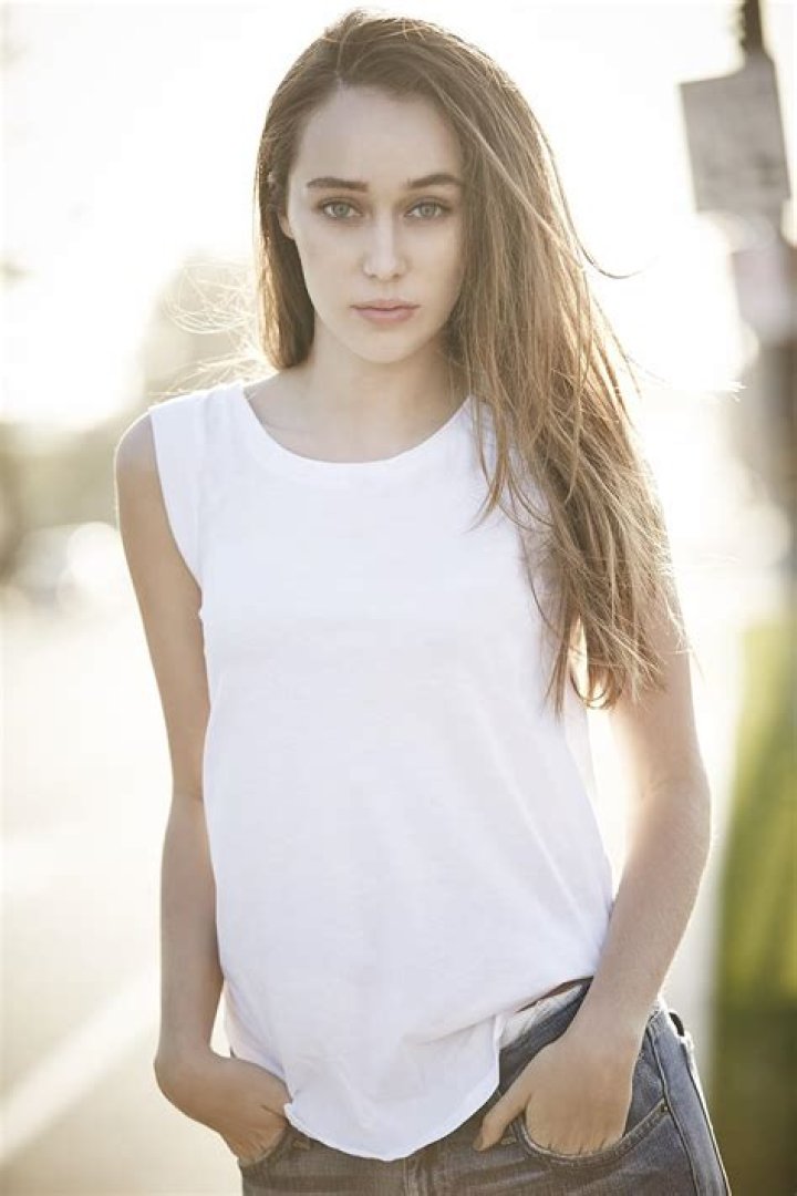 Alycia Debnam Carey Biography