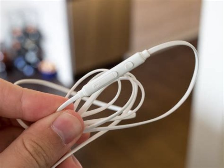 Are the Galaxy S7's in-box headphones worth your time?