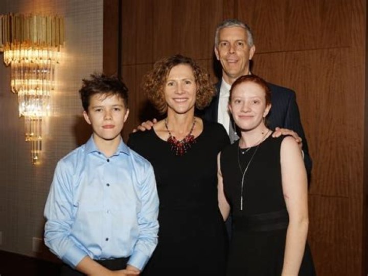 Arne Duncan Biography, Age, Height, Wife, Net Worth, Wiki