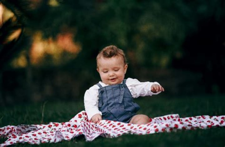 At what age do babies say mama?