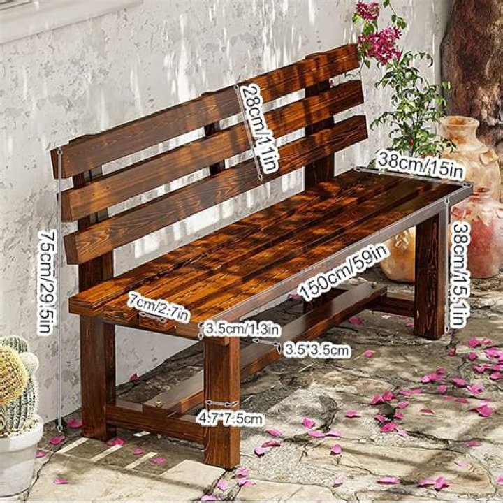 Bancos de madera para sentarse al sol o decorar tu casa