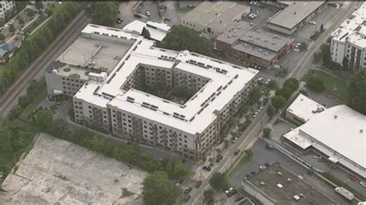 Barricaded suspect Radius West Midtown Atlanta apartments
