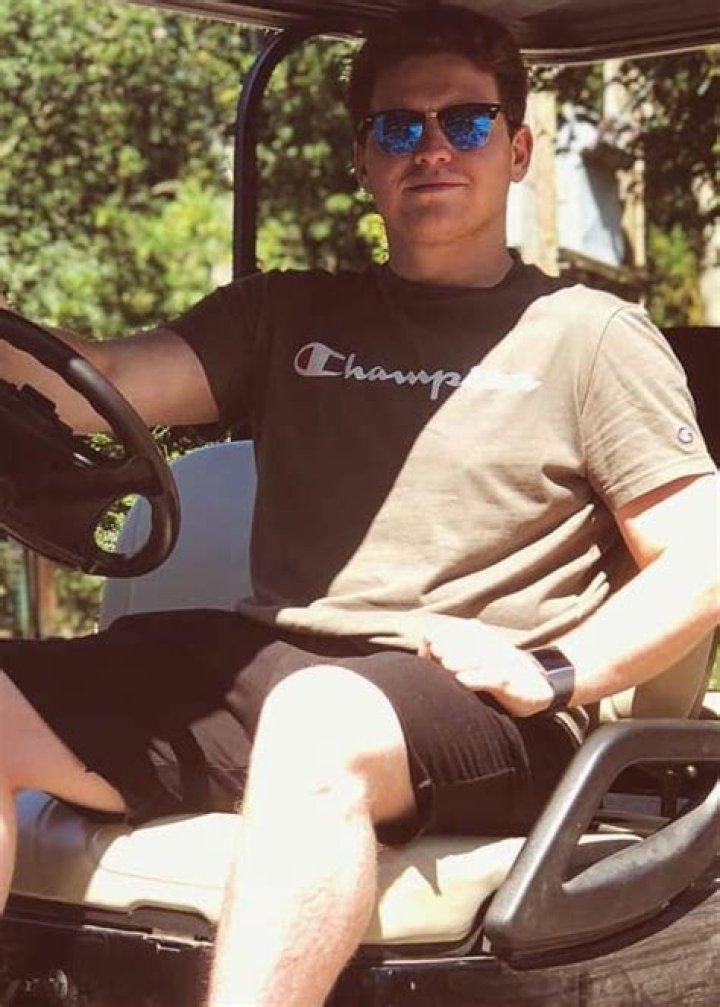 Behzinga height, weight, age, body stats