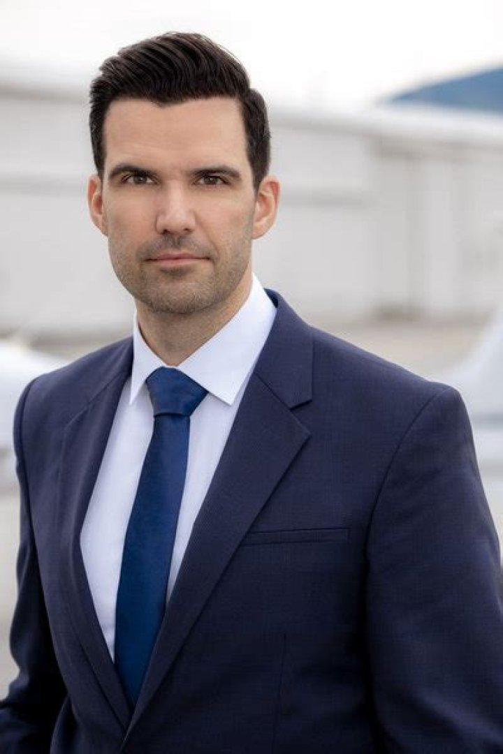Benjamin Ayres: A Deep Dive Into The Life And Career Of The Acclaimed Actor