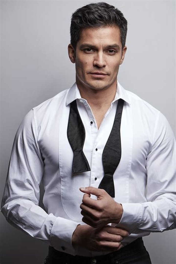 Biography of Nicholas González
