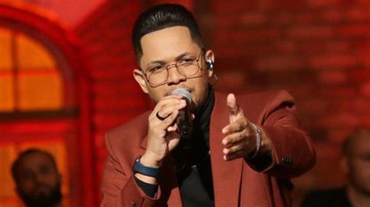 Brazilian gospel singer dies on stage during live concert performance