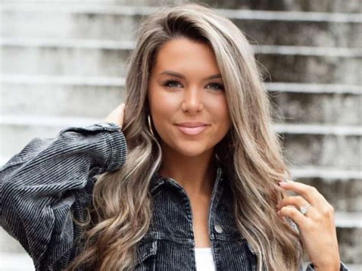Caroline Gregory Bio, Age, Height, Boyfriend, Net Worth