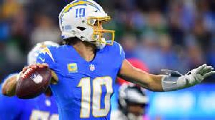 Chargers' Justin Herbert Ranked Ahead of Eagles' Jalen Hurts by NFL Coaches, Execs | News, Scores, Highlights, Stats, and Rumors
