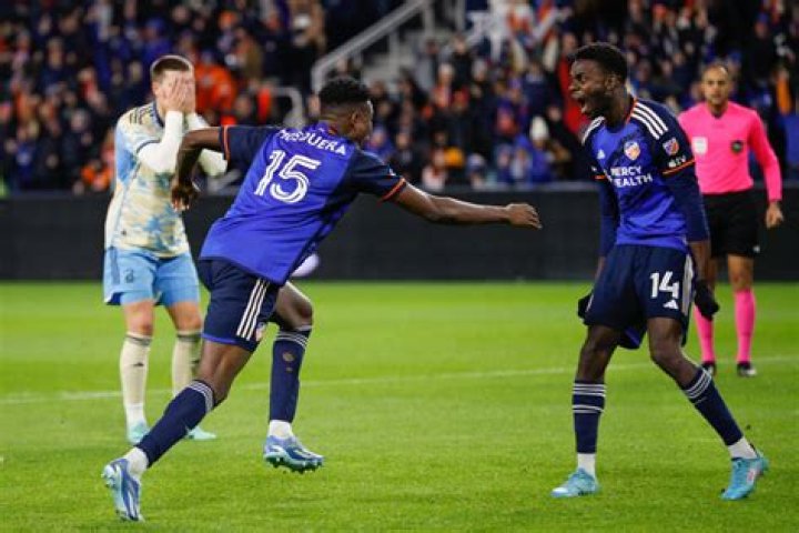Cincinnati beats Philadelphia Union with controversial late winner in MLS Eastern Conference semifinal