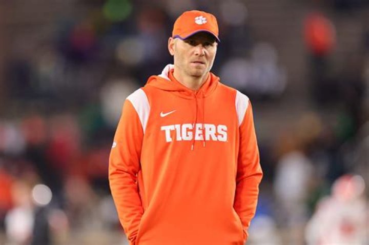 Clemson fires offensive coordinator Brandon Streeter, targets TCU’s Garrett Riley