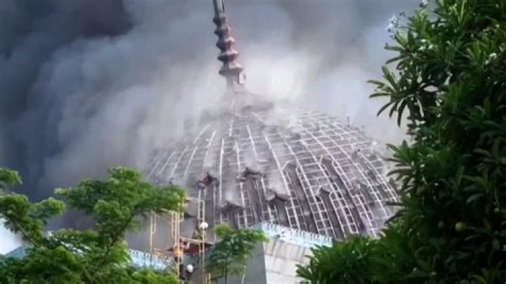 CNN - Blast rocks Indonesian mosque