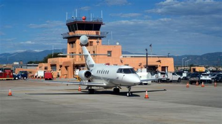 CNN.com - Airlines begin receiving federal bailout money