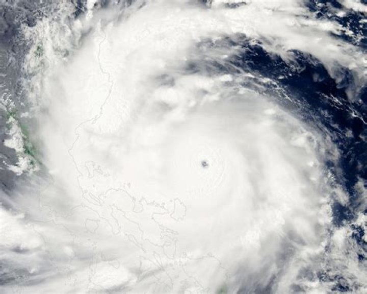 CNN.com - China, Philippines count cost of Utor's blast