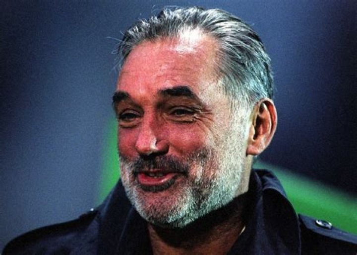 CNN.com - Football legend George Best dies