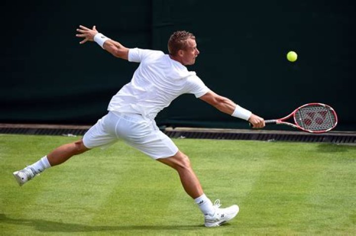 CNN.com - Hewitt wins Wimbledon final glory
