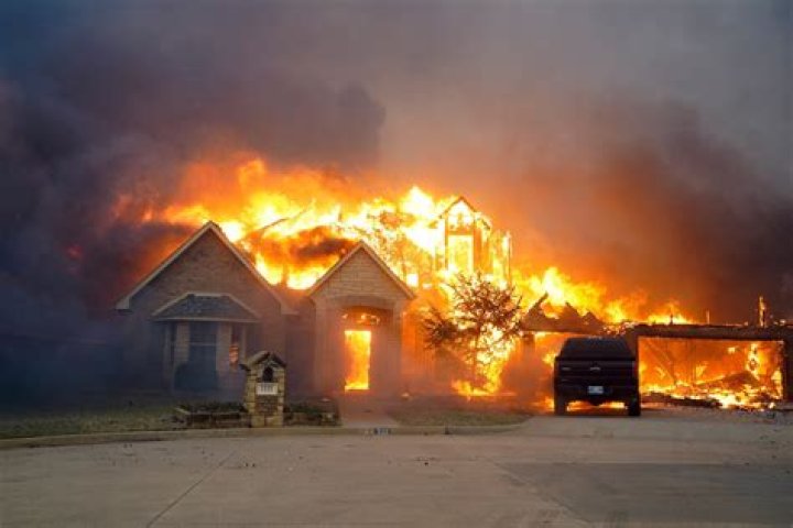 CNN.com - Hundreds flee new rash of Oklahoma wildfires
