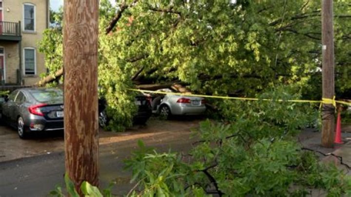 CNN.com - St. Louis struggles without power
