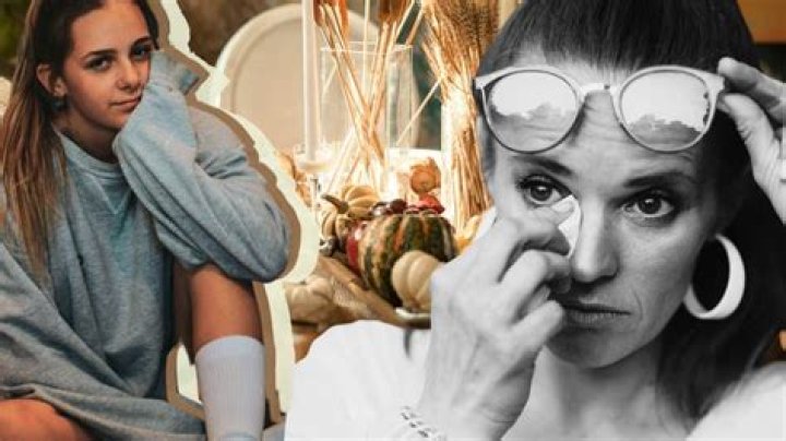 College Student Explodes After Learning Her Mom Went To A Hotel Because Her Coming Home For The Holidays Traumatizes Her​