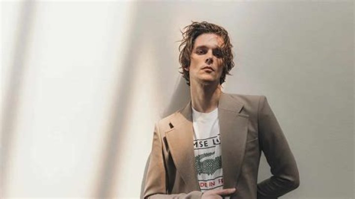 Dallon Weekes Height, Weight, Age, Body Stats