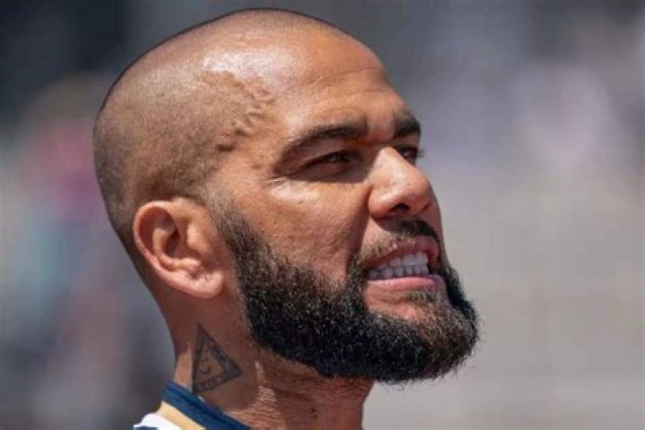 Dani Alves refutes knowing alleged victim prior to being arrested on rape allegations