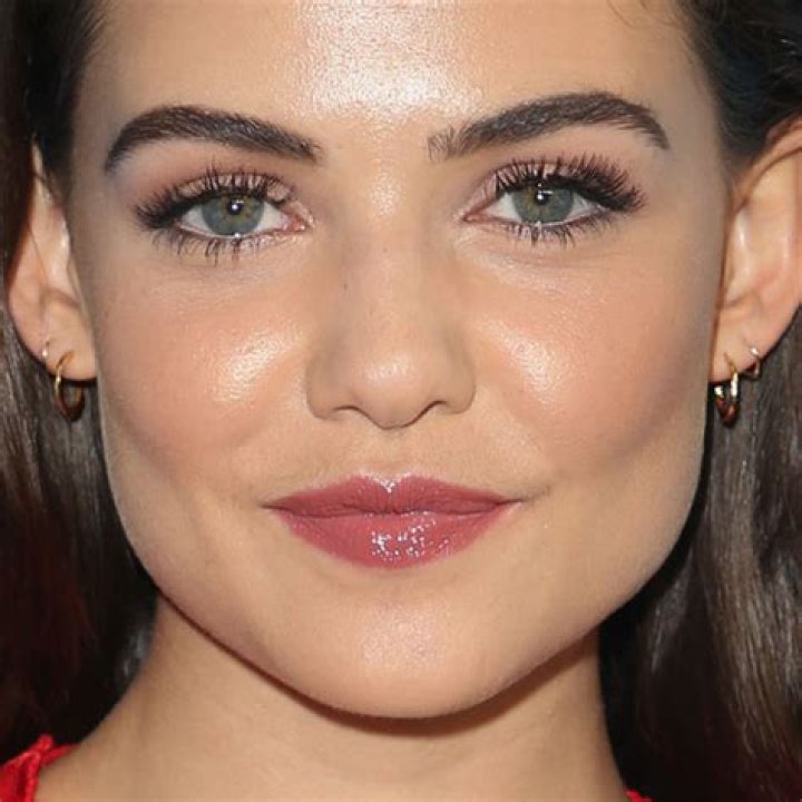 Danielle Campbell's Makeup Photos & Products