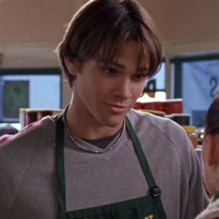 Dean: The Charismatic Actor From Gilmore Girls