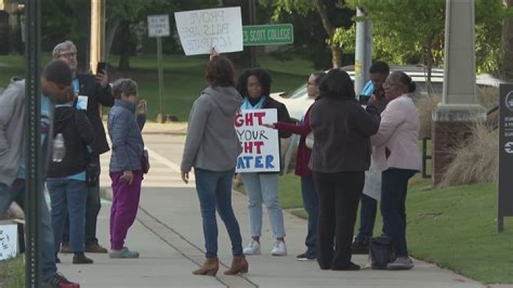 DeKalb County residents protest water bills
