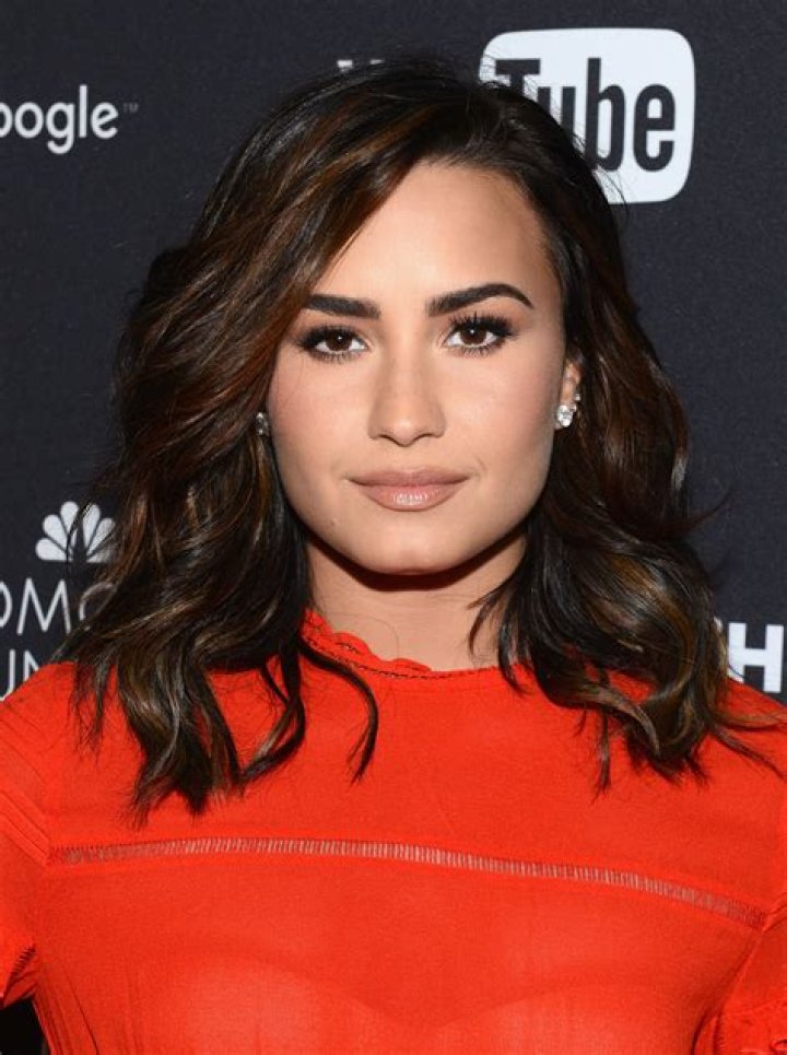 Demi Lovato Goes Back to Her Natural Brunette Color in Record Time