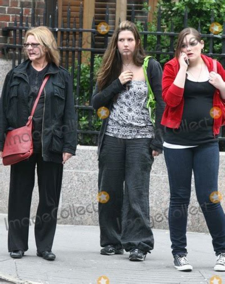 Dianne Wiest Daughters Lily Wiest And Emily Wiest
