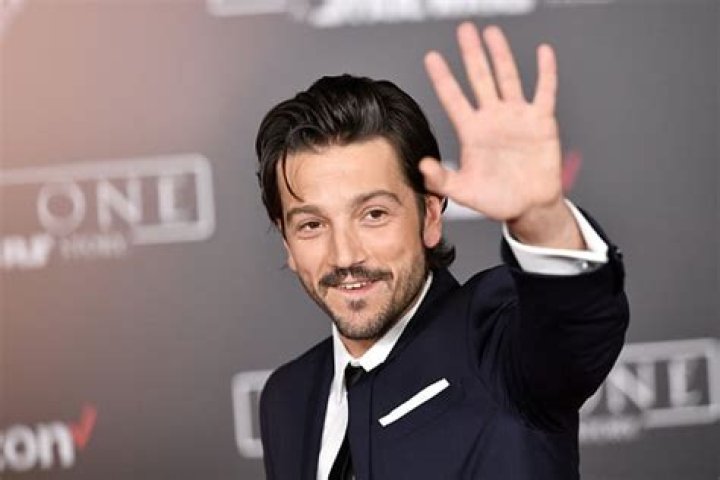 Diego Luna Net Worth  - Pulptastic